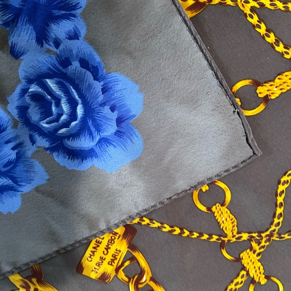 Choose one scarf - Picture 6 of 8